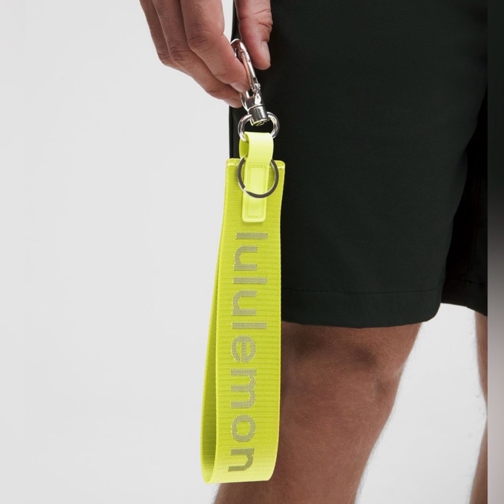 NWT sold out Lululemon Never Lost Keychain army green/sour apple